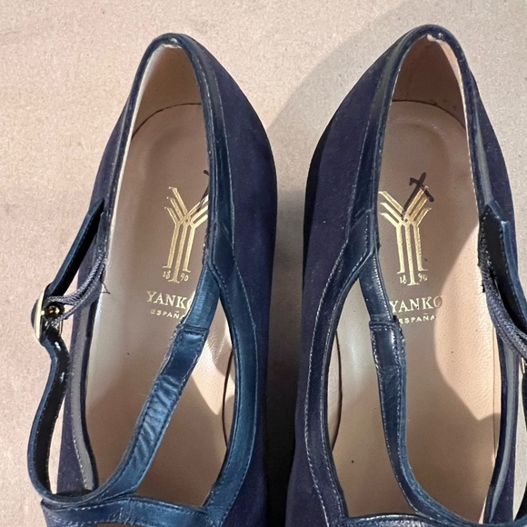 Yanko Navy Blue Suede Gold Buckle Made In Spain Block Heels Women’s 7.5 M - Picture 6 of 11